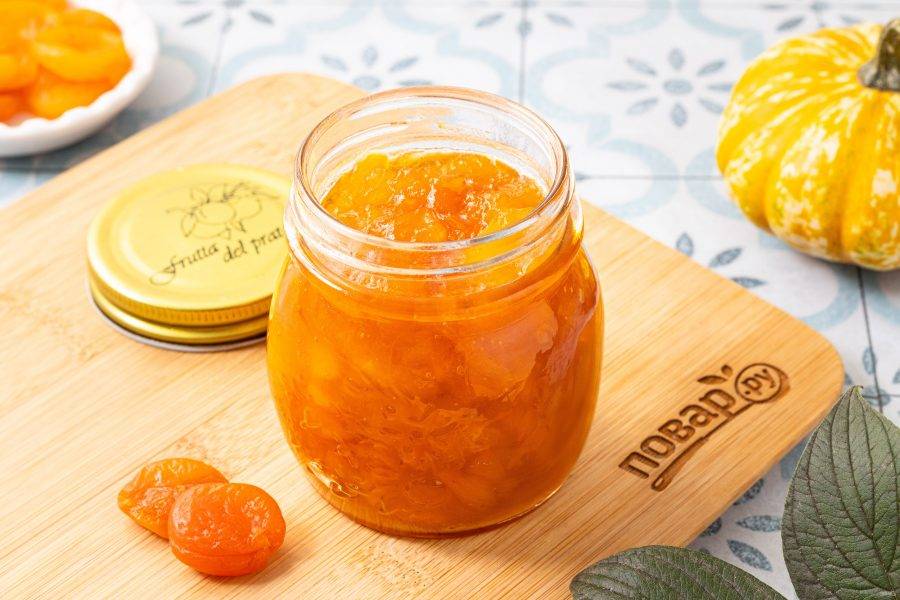 Готовое варенье переложите в чистую стерилизованную баночку.