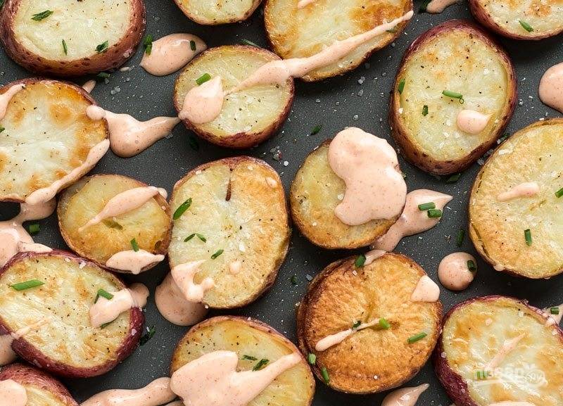Дольки картошки в кожуре, запеченные в духовке - вкусный рецепт приготовления с фото