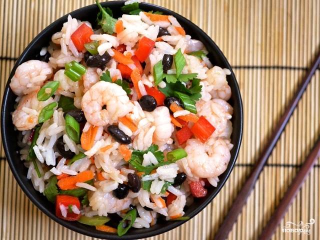 Рисовый салат с креветками - рецепт с фото