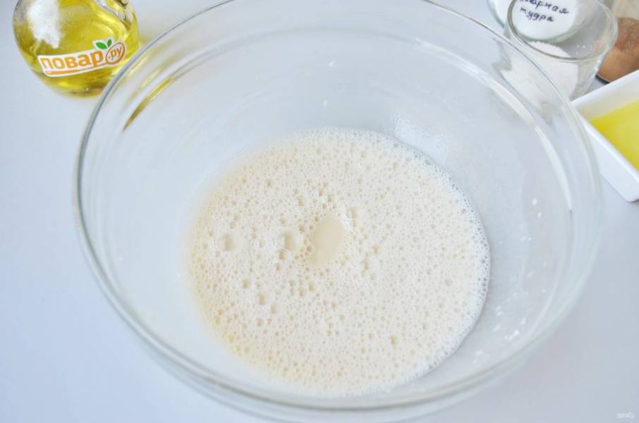 3. Добавьте щепотку соли, ванильный сахар.