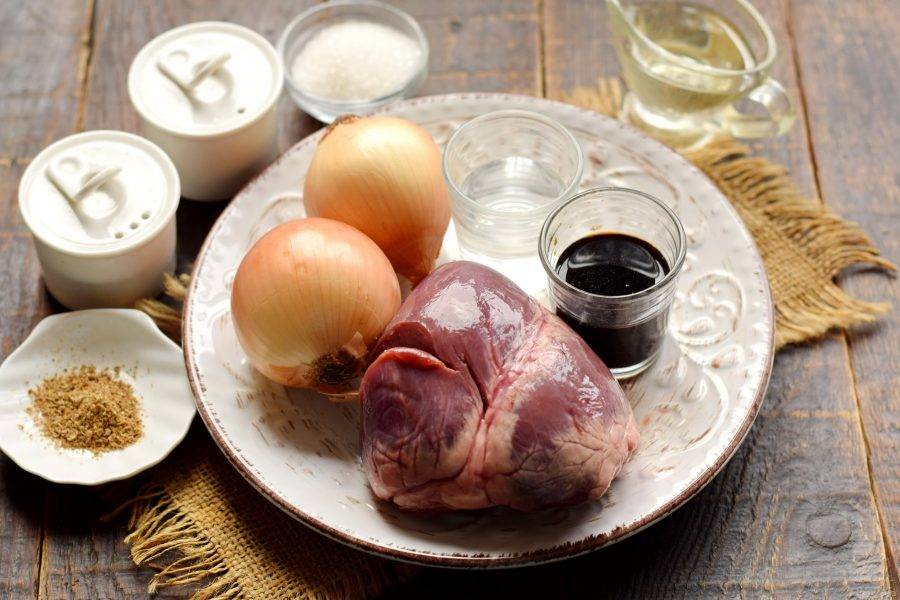 Жареное свиное сердце с луком: 7 фото в рецепте