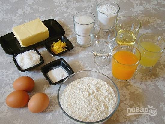 Вот наши ингредиенты. Заранее снимем цедру с лимона и выдавим сок из лимонов и апельсина. 