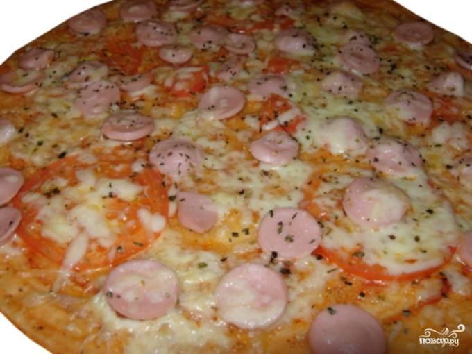 Пицца с сосиской и сыром
