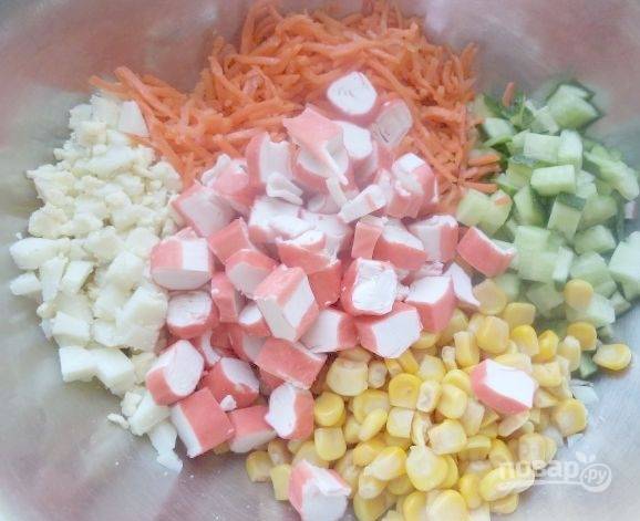 Вариант 1: Классический рецепт крабового салата с морковью