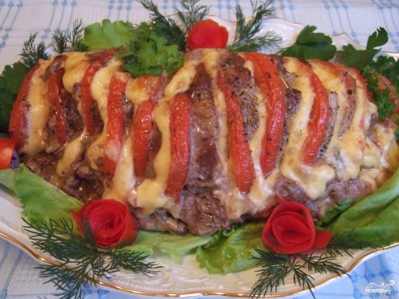 Тушеное мясо с грибами в томатно-сливочном креме.