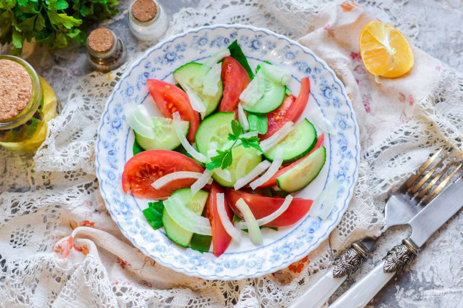 Салат из помидор, сладкого перца лука и подсолнечного масла 10 г. - калорийность
