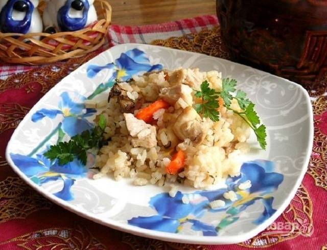 Рис в горшочке в духовке - сытный и разнообразный гарнир быстрого приготовления: рецепт с фото