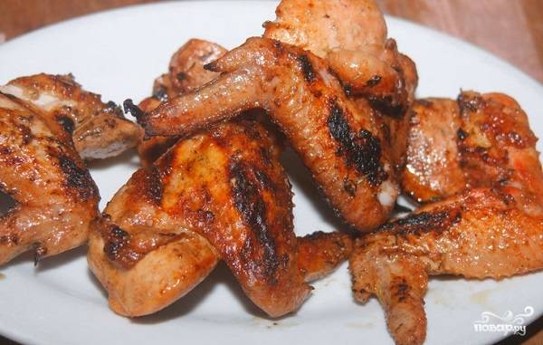 Куриные крылышки на мангале — рецепты маринада