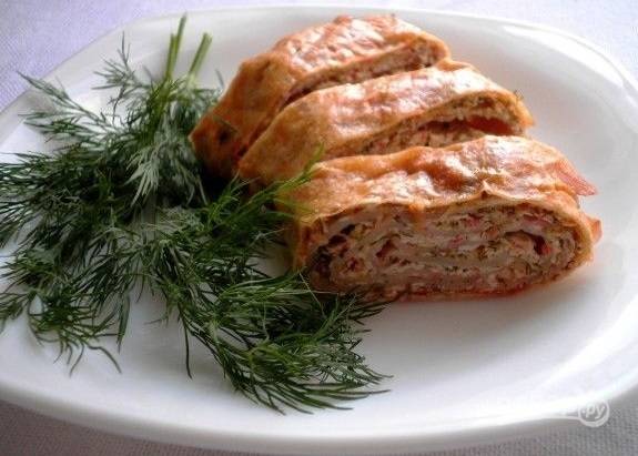 Горячий рулет из лаваша с начинкой