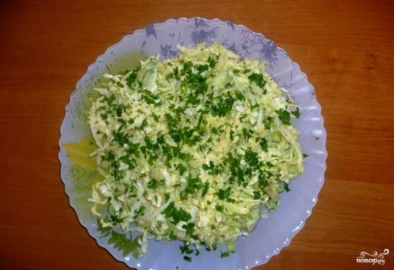 Салат из свежей капусты с яйцом