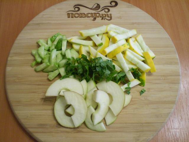 Салат из свежего кабачка и сыра