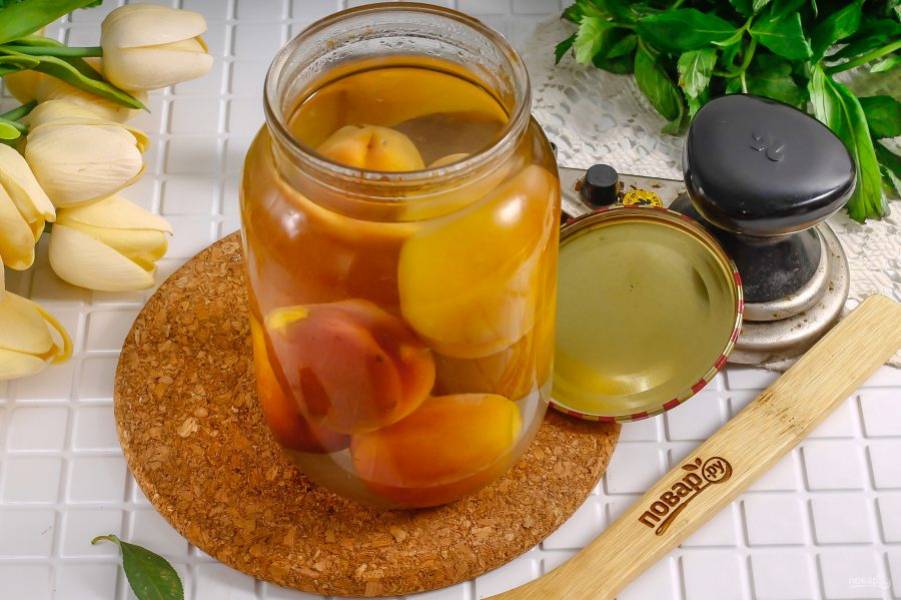 Сварить компот из персиков на зиму. Персиковый компот. Заготовки из персиков на зиму. Варенье из персиков и компот. Компот из персиков на зиму на 3 литровую банку