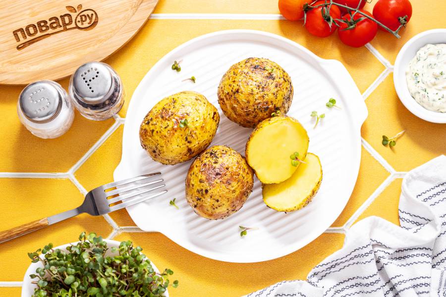 Картофель в мундире в микроволновке