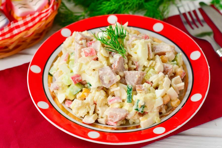 Салат из курицы с крабовыми палочками рецепт – Европейская кухня: Салаты. «Еда»