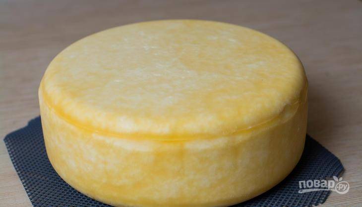 Почти готовый сыр поместите в холодильник на 3-4 дня.