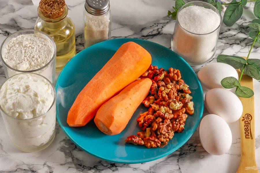 Подготовьте указанные ингредиенты. Морковку лучше использовать сочную, не кормовую.