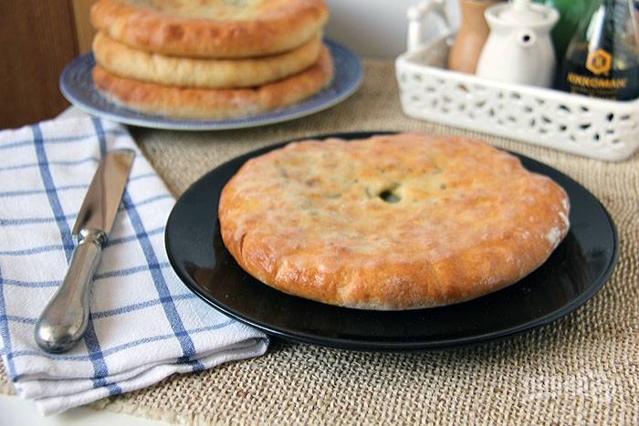 Осетинский пирог с луком и сыром