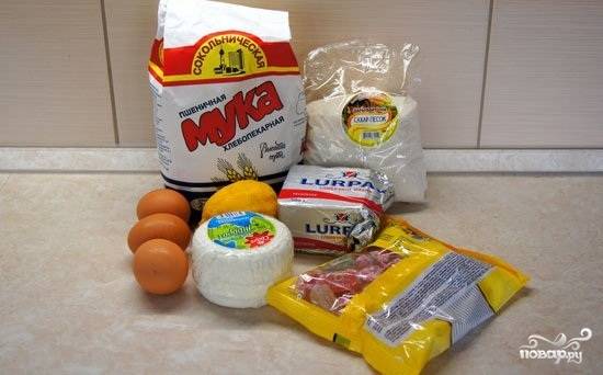 1.	Подготавливаем все необходимые продукты. Яйца, творог и масло лучше брать комнатной температуры.