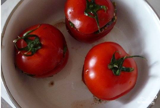 Сложить помидор, убрать в холодильник на 30 минут.