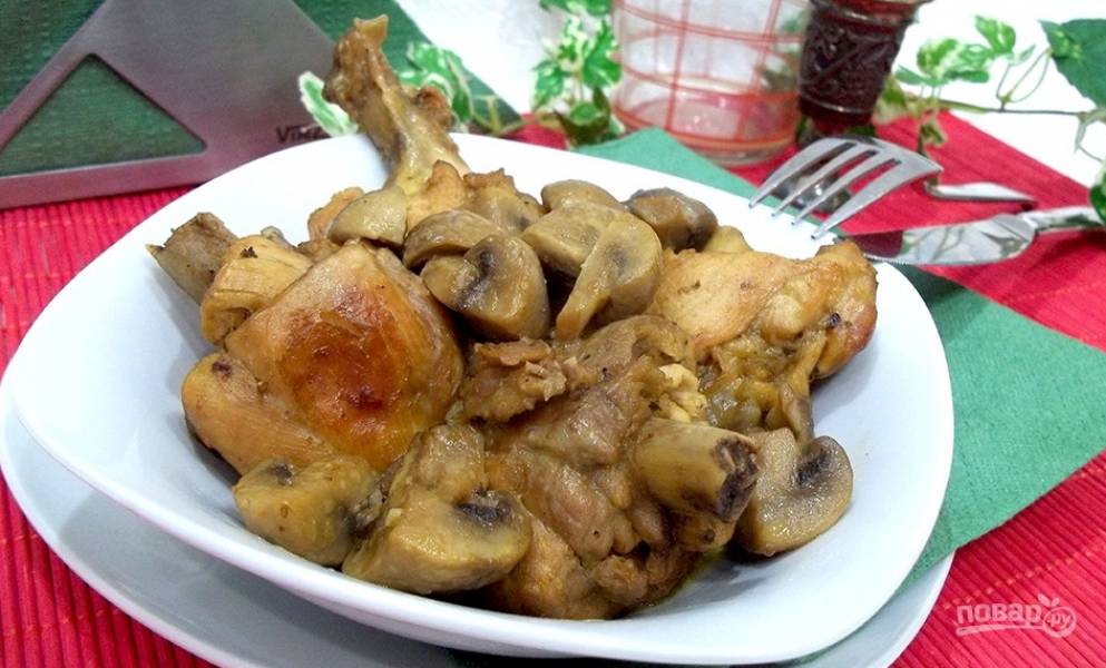 Курица жареная с грибами шампиньонами