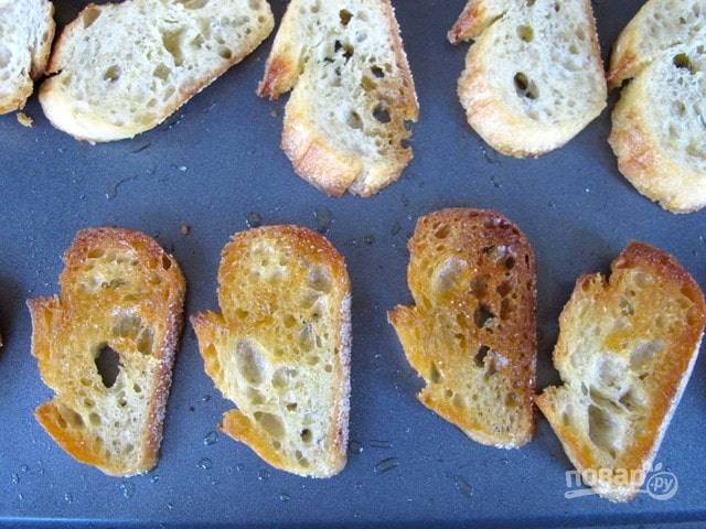 Затем запекайте хлеб при 200 градусах в течение 9 минут до хрустящей корочки.