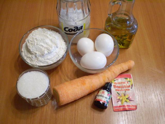 1. Приготовим продукты для пирога. Моркови нужно 2 шт., а если очень крупная, то достаточно одной.