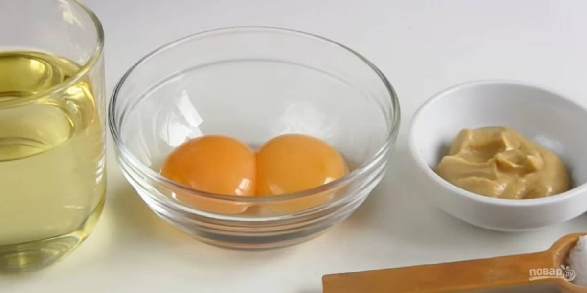 Домашний майонез яйца горчица масло. Яйца масло. Яйцо и растительное масло. Яйца масло горчица. Масло подсолнечное и яйца.