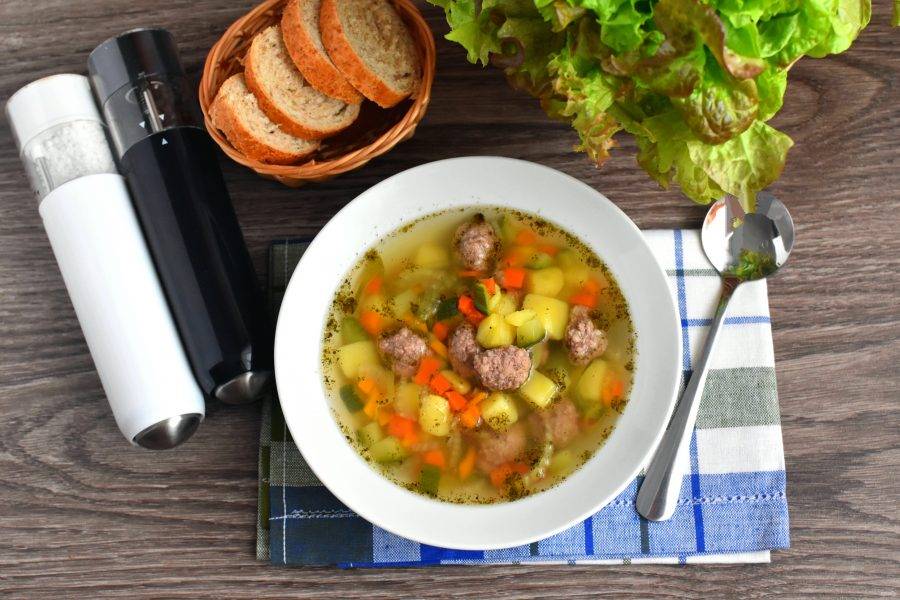 Подавайте суп горячим с отрубным хлебом и свежей зеленью. Приятного аппетита!