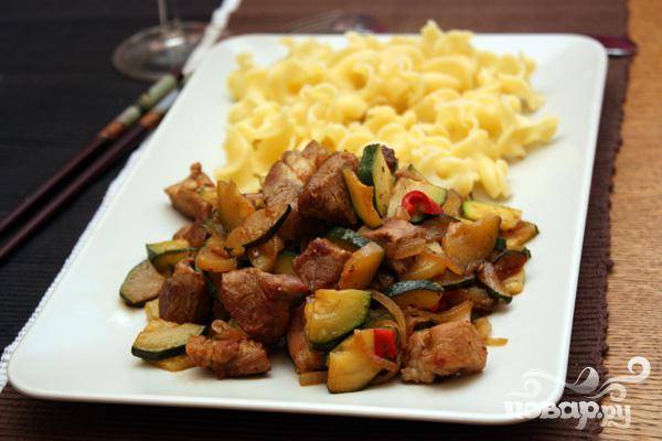 Тушеная говядина с кабачками — рецепт с фото пошагово
