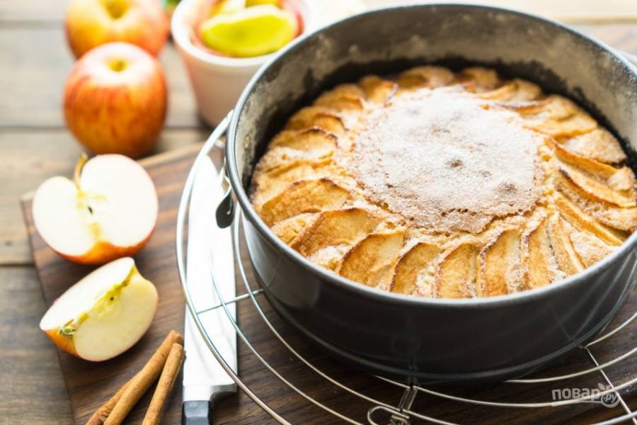 Шарлотка с яблоками: 9 простых рецептов
