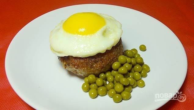 Бифштекс с яйцом, пошаговый рецепт с фото на ккал