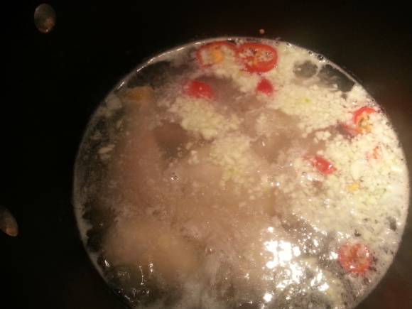 Пошаговый рецепт голубцов из свежей капусты на сковороде с рисом в томатной пасте и фаршем ежики с рисом и соусом