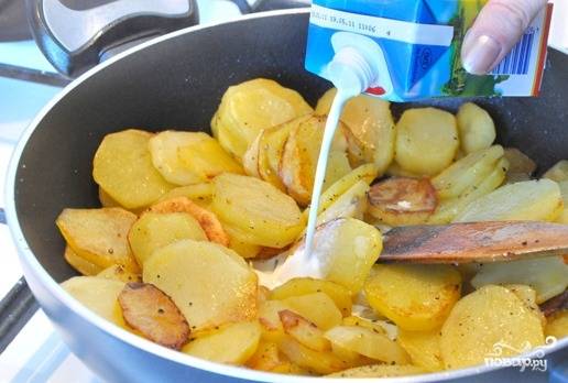 Как приготовить Тушеная картошка со сливками и сыром на сковороде просто рецепт пошаговый