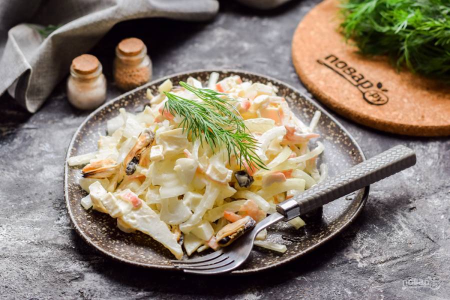 Легкий салат с консервированными мидиями – пошаговый рецепт приготовления с фото