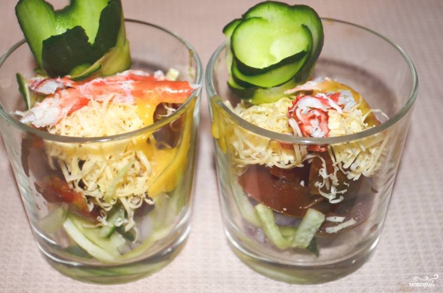 Салат с крабом натуральным – солидная закуска для гостей: рецепт с фото и видео