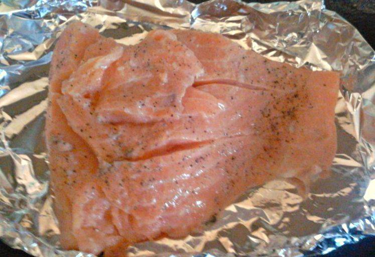 Рецепт запеченной рыбы в фольге с лимонными кольцами