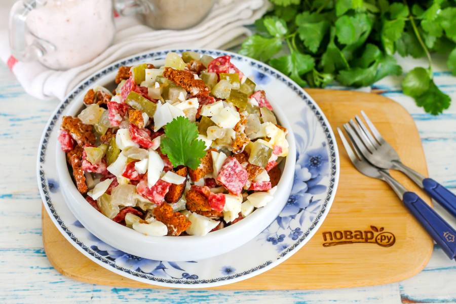 Салат с сухариками и рецепт легкого майонезного соуса - пошаговый рецепт с фото на Готовим дома