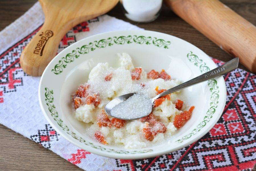 Домашние вареники с творогом и курагой ручной лепки