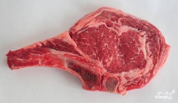 1. Выберите хороший кусок мяса, примерно в три сантиметра толщины или еще толще. 