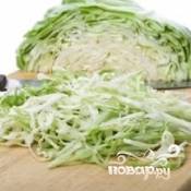 Капусту порезать крупной соломкой