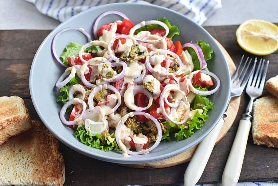 Рецепт: Салат с мидиями - полезно и вкусно!