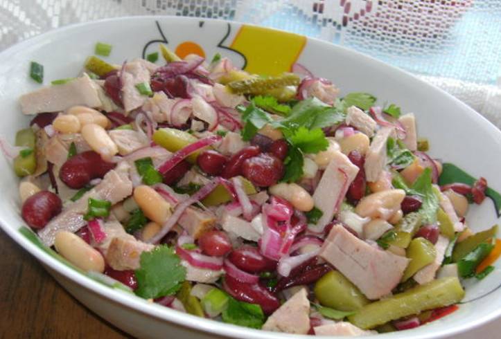 Салат с ветчиной и маринованными огурцами - рецепты с фото