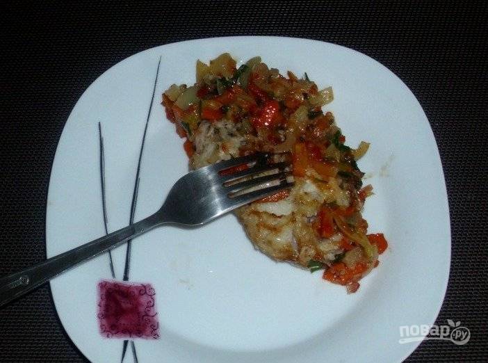 11. Готовый морской окунь подается в горячем виде. На гарнир к этому блюду можно приготовить рис или картофельное пюре.