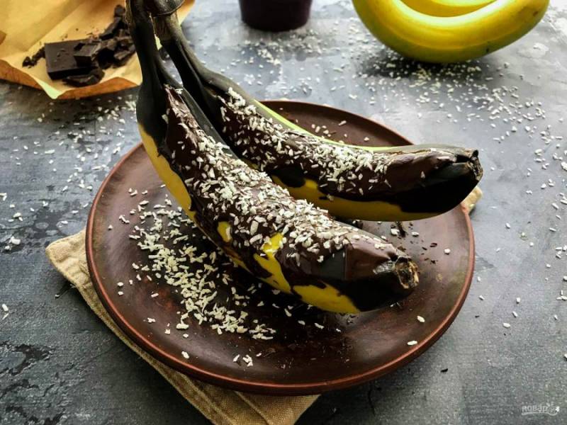 Бананы с шоколадом в духовке готовы. Приятного аппетита! 