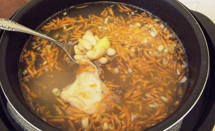 Суп с фасолью и мясом в мультиварке-скороварке