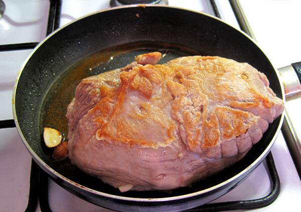 Свиной карбонат жареный на сковороде - рецепт с фото на Пошагово ру