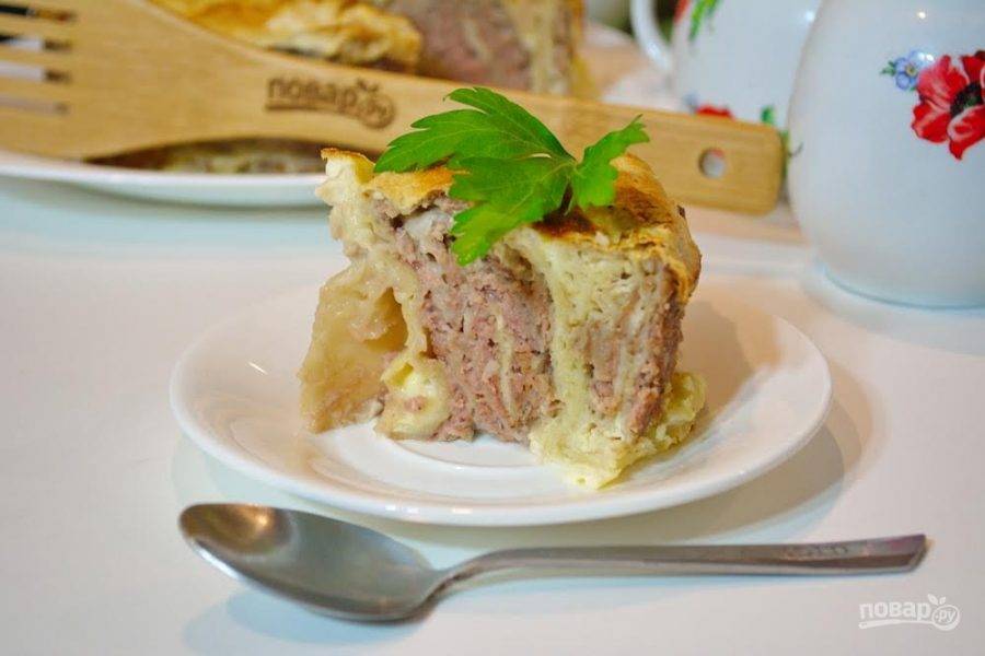 7. Пирог слегка остудите и теплым подайте к столу. Пирог вкусный и в охлажденном виде (комнатная температура).