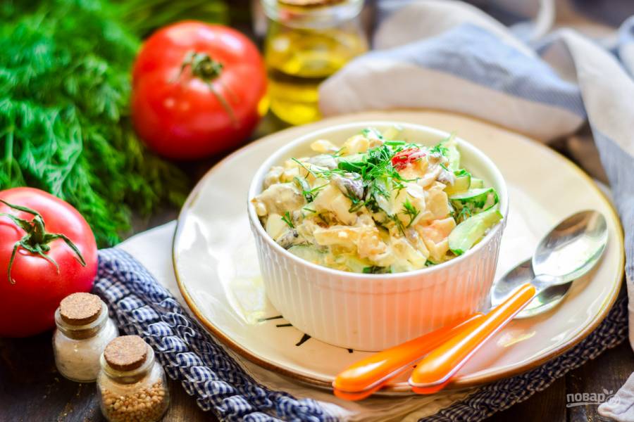 Салат с вешенками: простые рецепты приготовления с фото на каждый день и на зиму
