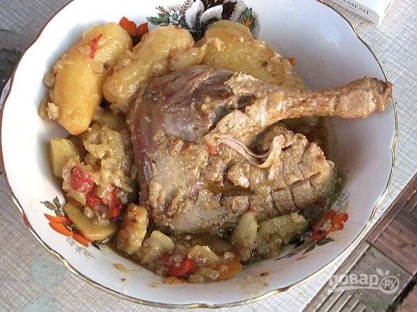Тушеная утка с картофелем: рецепт сытного обеда