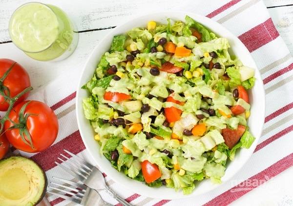 Быстрый салат с овощами и фасолью